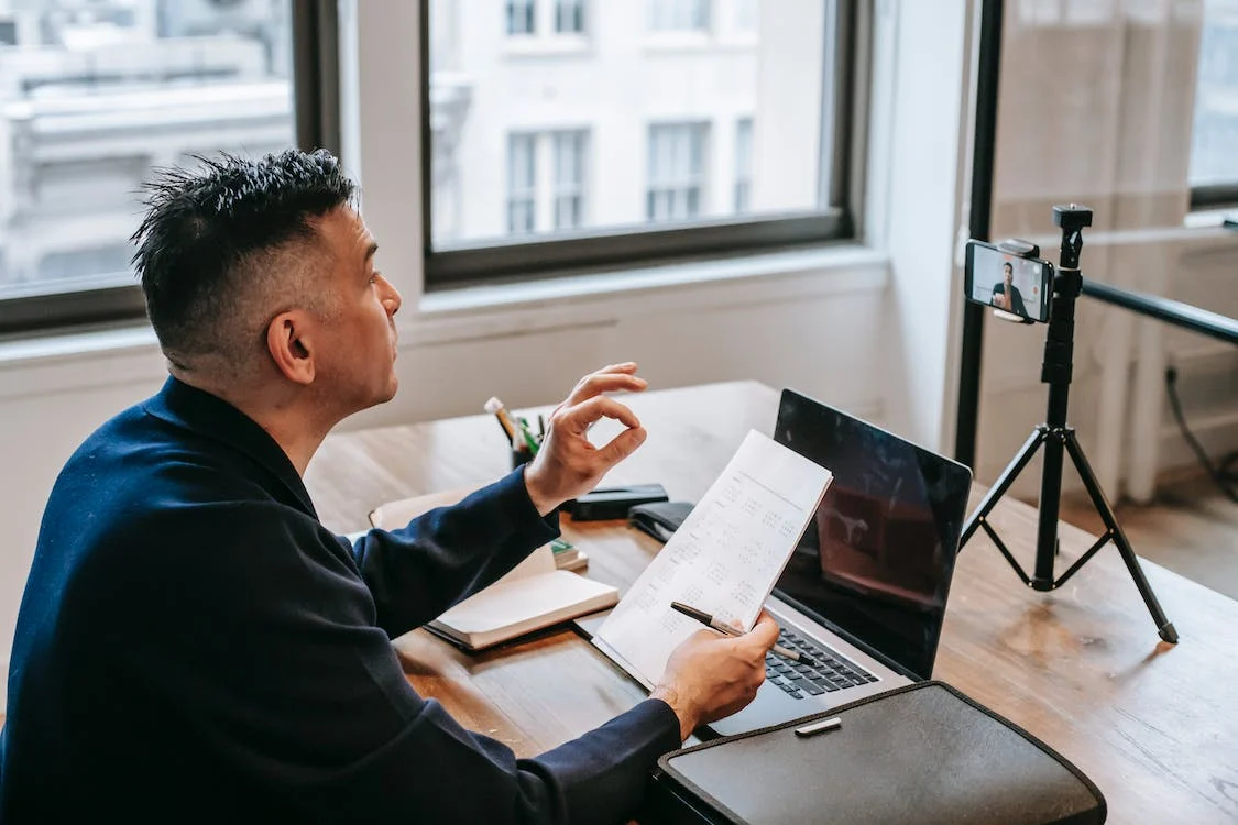 Coaching Vs. Mentoring: Which One Is The Right Option For You?